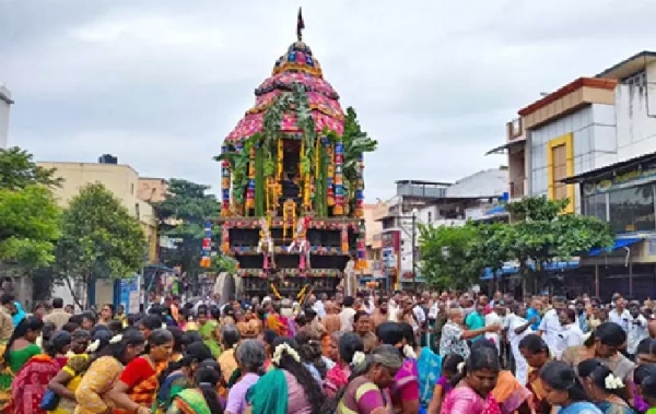 தென்காசி காசி விஸ்வநாதர் கோவிலில் ஐப்பசி திருக்கல்யாண திருவிழா தேரோட்டம் கோலாகலம் தென்காசி காசி விஸ்வநாதர் கோவிலில் ஐப்பசி திருக்கல்யாண திருவிழா தேரோட்டம் கோலாகலம்