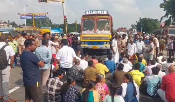 சுரங்கப்பாதை அமைக்க வலியுறுத்தி பொதுமக்கள் சாலை மறியல் போராட்டம் சுரங்கப்பாதை அமைக்க வலியுறுத்தி பொதுமக்கள் சாலை மறியல் போராட்டம்