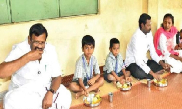 குழந்தைகள் தினத்தை முன்னிட்டு அரசு பள்ளி மாணவர்களுடன் காலை உணவு: அமைச்சர் சா.மு.நாசர் பங்கேற்பு குழந்தைகள் தினத்தை முன்னிட்டு அரசு பள்ளி மாணவர்களுடன் காலை உணவு: அமைச்சர் சா.மு.நாசர் பங்கேற்பு