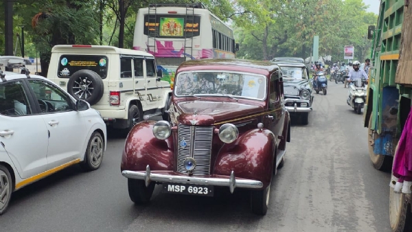 The Coimbatore festival included a vintage car exhibition where more than 100 old model cars and two-wheelers were displayed at the Cosmo Club premises on Race Course Road. These