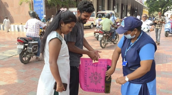 Security tightened at the government hospital: Metal detector screening made mandatory for the belongings of patients’ relatives, arranged by the hospital administration.