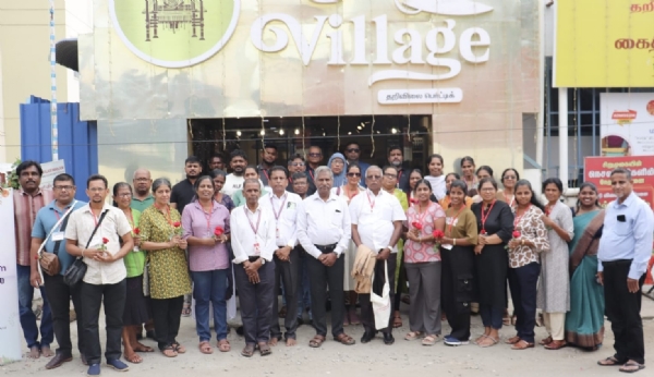 Textile industry entrepreneurs from Sri Lanka have come to Coimbatore to learn about handloom, designing, and AI technologies.