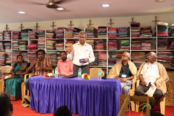 Textile industry entrepreneurs from Sri Lanka have come to Coimbatore to learn about handloom, designing, and AI technologies.