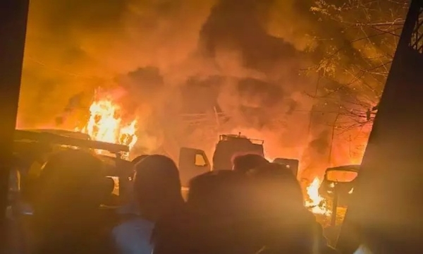 ஜம்மு-காஷ்மீர் போலீஸ் நிலையத்தில் திடீரென வெடித்து சிதறிய வெடிபொருட்கள் - 7 பேர் பரிதாப பலி ஜம்மு-காஷ்மீர் போலீஸ் நிலையத்தில் திடீரென வெடித்து சிதறிய வெடிபொருட்கள் - 7 பேர் பரிதாப பலி