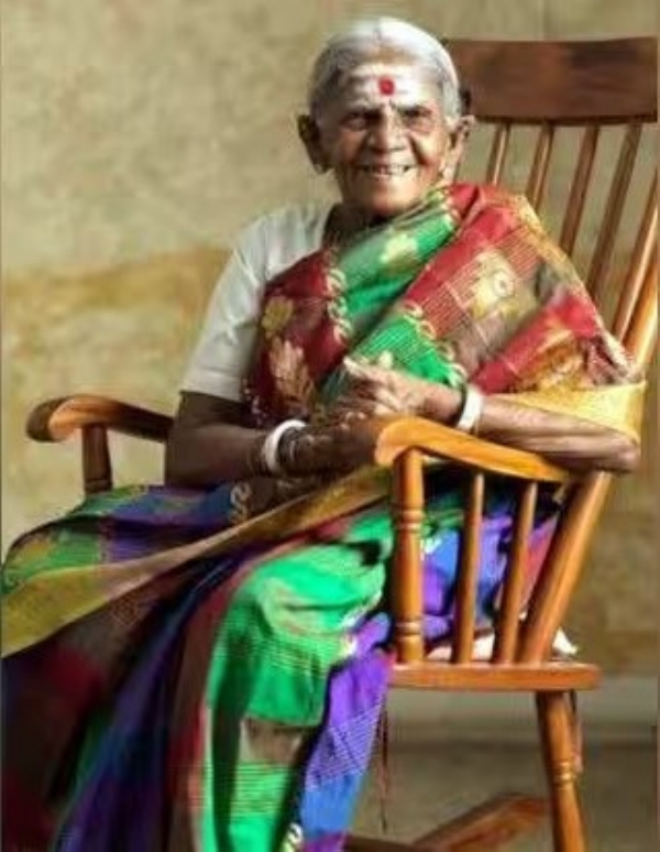 பத்மஸ்ரீ விருது பெற்ற சுற்றுச்சூழல் ஆர்வலர் சாலுமரத திம்மக்கா உடல்நலக்குறைவால் 114 வயதில் மரணம் பத்மஸ்ரீ விருது பெற்ற சுற்றுச்சூழல் ஆர்வலர் சாலுமரத திம்மக்கா உடல்நலக்குறைவால் 114 வயதில் மரணம்