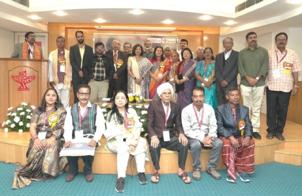 சாகித்ய அகாடமி விருது பெற்றவர்களின் சந்திப்பு குழந்தைகள் இலக்கியத்தில் சிறந்து விளங்குவதைக் கொண்டாடுகிறது சாகித்ய அகாடமி விருது பெற்றவர்களின் சந்திப்பு குழந்தைகள் இலக்கியத்தில் சிறந்து விளங்குவதைக் கொண்டாடுகிறது