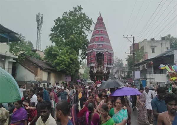 மயிலாடுதுறை பரிமள ரெங்கநாதர் கோவிலில் காவிரி துலா உற்சவ தேரோட்டம் மயிலாடுதுறை பரிமள ரெங்கநாதர் கோவிலில் காவிரி துலா உற்சவ தேரோட்டம்