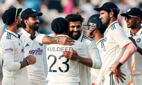 இந்தியா-தென் ஆப்பிரிக்கா முதல் டெஸ்ட் - 2-வது நாள் ஆட்ட முடிவில் தென் ஆப்பிரிக்கா 7 விக்கெட்டுகளை இழந்து 93 ரன்கள்... இந்தியா சிறப்பான பந்துவீச்சு இந்தியா-தென் ஆப்பிரிக்கா முதல் டெஸ்ட் - 2-வது நாள் ஆட்ட முடிவில் தென் ஆப்பிரிக்கா 7 விக்கெட்டுகளை இழந்து 93 ரன்கள்... இந்தியா சிறப்பான பந்துவீச்சு