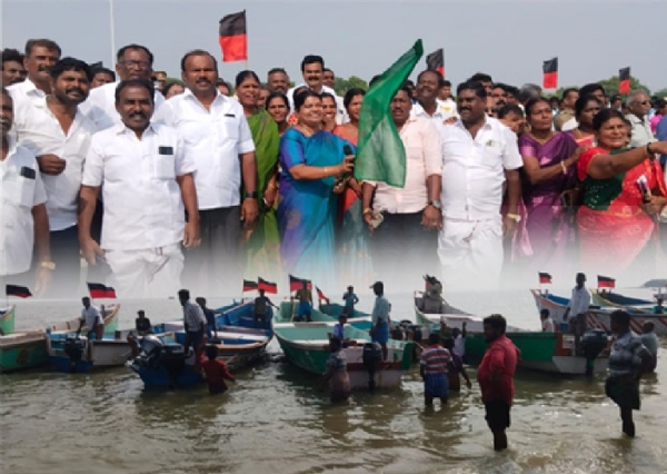 தூத்துக்குடியில் படகு போட்டியை அமைச்சர் கீதா ஜீவன் தொடங்கி வைத்தார் தூத்துக்குடியில் படகு போட்டியை அமைச்சர் கீதா ஜீவன் தொடங்கி வைத்தார்