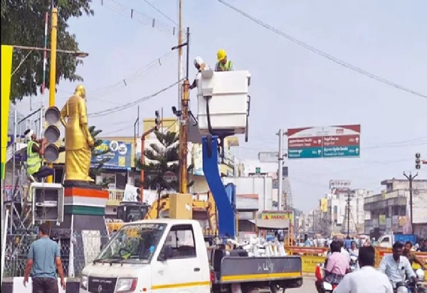 கார்த்திகை தீபத் திருவிழாவை முன்னிட்டு கிரிவலப்பாதையில் முன்னேற்பாடுகள் தீவிரம் கார்த்திகை தீபத் திருவிழாவை முன்னிட்டு கிரிவலப்பாதையில் முன்னேற்பாடுகள் தீவிரம்