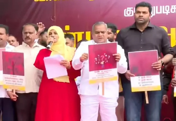 எஸ்.ஐ.ஆர் - ஐ கண்டித்து த.வெ.க. சார்பில் தமிழகம் முழுவதும் ஆர்ப்பாட்டம் எஸ்.ஐ.ஆர் - ஐ கண்டித்து த.வெ.க. சார்பில் தமிழகம் முழுவதும் ஆர்ப்பாட்டம்