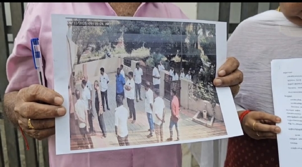 Family members who took money for a round: A gang threatened claiming to be known to the minister to seize land - Commotion at Coimbatore Superintendent of Police office along with CCTV footage complaint. Family members who took money for a round: A gang threatened claiming to be known to the minister to seize land - Commotion at Coimbatore Superintendent of Police office along with CCTV footage complaint.