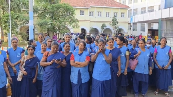 Coimbatore Government Hospital: Sanitation workers go on strike, alleging that a resident doctor is overburdening them with work and mistreating them, demanding action against the doctor. Coimbatore Government Hospital: Sanitation workers go on strike, alleging that a resident doctor is overburdening them with work and mistreating them, demanding action against the doctor.