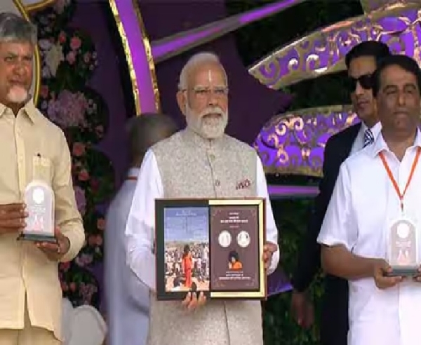 ஸ்ரீ சத்ய சாய்பாபா நுாற்றாண்டு விழா சிறப்பு நாணயத்தை பிரதமர் மோடி வெளியிட்டா ஸ்ரீ சத்ய சாய்பாபா நுாற்றாண்டு விழா சிறப்பு நாணயத்தை பிரதமர் மோடி வெளியிட்டா