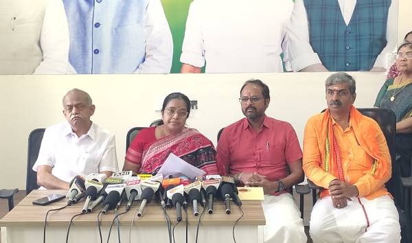 Vanathi Srinivasan, the National President of the BJP Mahila Morcha and the Member of the Legislative Assembly (MLA) from the Coimbatore South constituency, met the press today at the BJP office in the Peelamedu area.