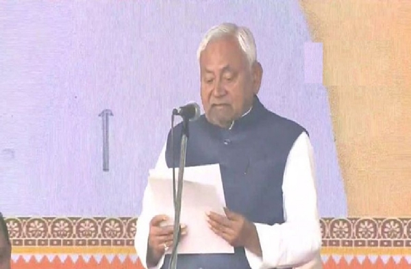 பீஹார் முதல்வராக நிதிஷ்குமார் 10வது முறையாக பதவியேற்றார்