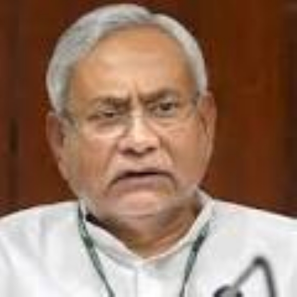 நாட்டில் நீண்ட காலம் பதவி வகித்த 10 முதல்வா்கள் பட்டியலில் 8-ஆவது இடத்தில் பிகாா் முதல்வரும் ஐக்கிய ஜனதா தளம் தலைவருமான நிதீஷ் குமாா்