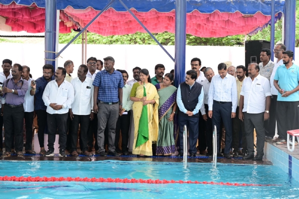 கனிமொழி