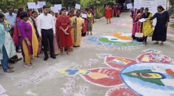 At the Coimbatore District Collector’s Office, an SIR awareness program was held — a new initiative presented through a colorful Rangoli (kolam) display.
