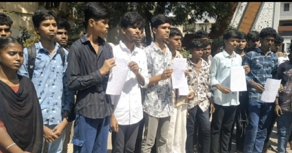 Teachers’ transfer: Government school students came to submit a petition to the Coimbatore District Collector.