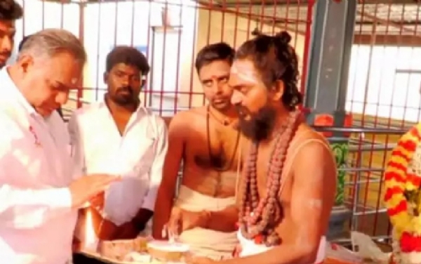 வல்லக்கோட்டை முருகன் கோவிலில் தவெக பொதுச்செயலாளர் ஆனந்த் வழிபாடு