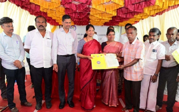 தூத்துக்குடியில் ரூ.20 கோடி மதிப்பீட்டில் கட்டப்பட்ட 220 அடுக்குமாடி குடியிருப்புகளை கனிமொழி எம்பி திறந்து வைத்தார்