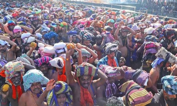 உடனடி முன்பதிவு எண்ணிக்கை அதிரடியாக குறைக்கப்பட்டதால் சபரிமலையில் பக்தர்களின் எண்ணிக்கை கணிசமாக குறைந்தது உடனடி முன்பதிவு எண்ணிக்கை அதிரடியாக குறைக்கப்பட்டதால் சபரிமலையில் பக்தர்களின் எண்ணிக்கை கணிசமாக குறைந்தது