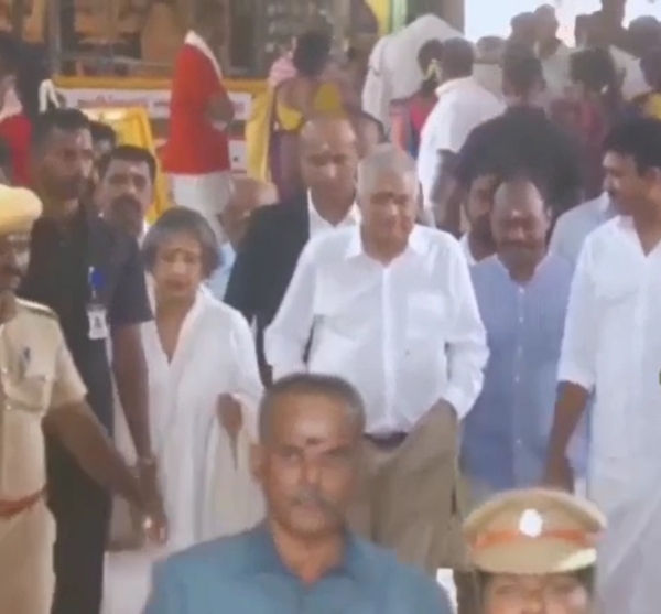 இலங்கை முன்னாள் அதிபர் ரணில் விக்ரமசிங்கே மதுரை மீனாட்சி அம்மன் கோவிலில் சாமி தரிசனம்