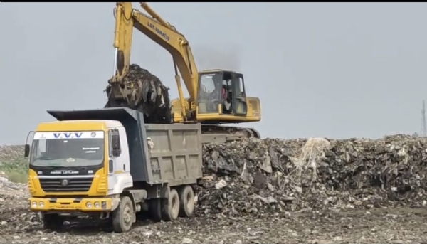 The Central Pollution Control Board (CPCB) has issued a strict warning to stop dumping new waste in the Vellalore area of Coimbatore. The Central Pollution Control Board (CPCB) has issued a strict warning to stop dumping new waste in the Vellalore area of Coimbatore.