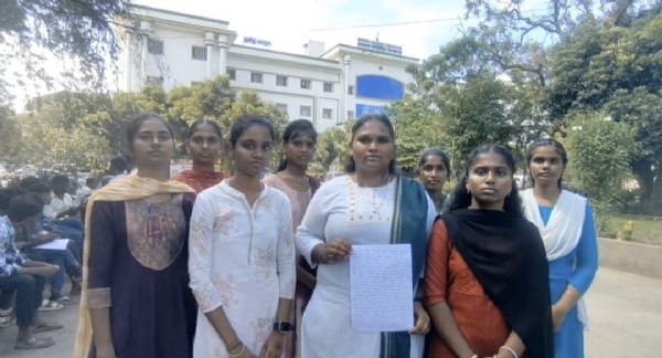 Teachers’ transfer: Government school students came to submit a petition to the Coimbatore District Collector.