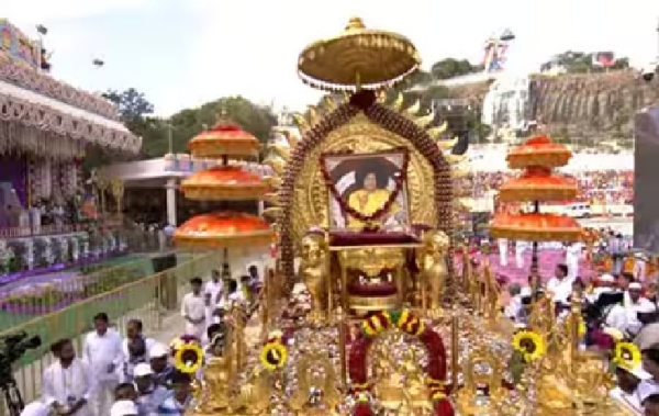 ஸ்ரீ சத்ய சாய் பாபாவின் 100வது பிறந்தநாள் விழாவில் இன்று ஸ்வர்ண ரதோத்சவம் கோலாகல தொடக்கம்