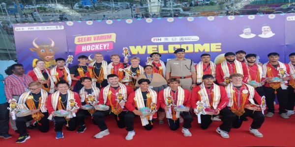 உலகக் கோப்பை ஜூனியர் ஆண்கள் ஹாக்கி போட்டியில் பங்கேற்க மதுரை வந்த கனடா அணிக்கு உற்சாக வரவேற்பு!