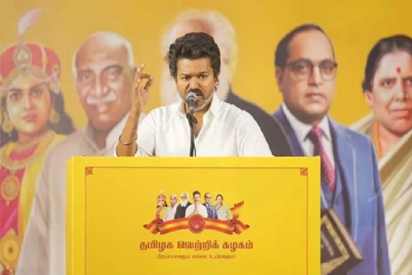 தற்குறி அல்ல, ஆச்சர்யக்குறிகள்! மாற்றத்துக்கான அறிகுறி! - மக்கள் சந்திப்பு நிகழ்ச்சியில் தவெக தலைவர் விஜய் பேச்சு