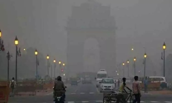 டெல்லியில் காற்று மாசு காரணமாக மேலும் கடுமையாக்கப்பட்டு உள்ள கட்டுப்பாடுகள்