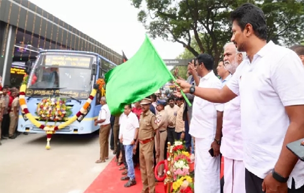 ரூ. 11.81 கோடி உருவான அம்பத்தூர் தொழிற்பேட்டை பேருந்து நிலையம் துணை முதல்வர் உதயநிதி ஸ்டாலின் திறந்து வைத்தார்