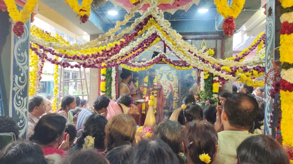 On the festival day, the goddess was seen shedding tears, and the temple priest explained the special significance of this event. The hundred-year-old Periya Kadai Veethi Makaliamman Temple in Coimbatore was celebrating its kumbabishekam (consecration) festival. On the festival day, the goddess was seen shedding tears, and the temple priest explained the special significance of this event. The hundred-year-old Periya Kadai Veethi Makaliamman Temple in Coimbatore was celebrating its kumbabishekam (consecration) festival.