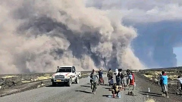 எத்தியோப்பியா எரிமலை வெடிப்பால் இந்திய விமான சேவைகள் கடுமையாக பாதிப்பு எத்தியோப்பியா எரிமலை வெடிப்பால் இந்திய விமான சேவைகள் கடுமையாக பாதிப்பு