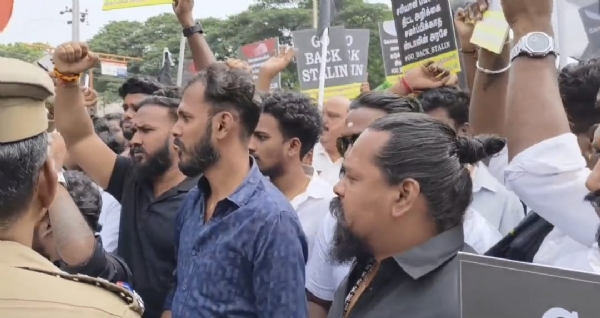 A black flag protest was held today by the BJP Youth Wing in the Sivananda Colony area of Coimbatore.