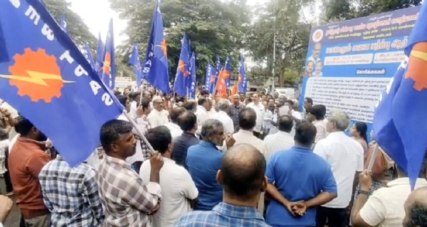 A massive protest demonstration was held by the SMS United Association of the Tamil Nadu Electricity Board Workers and Engineers Congress Party.