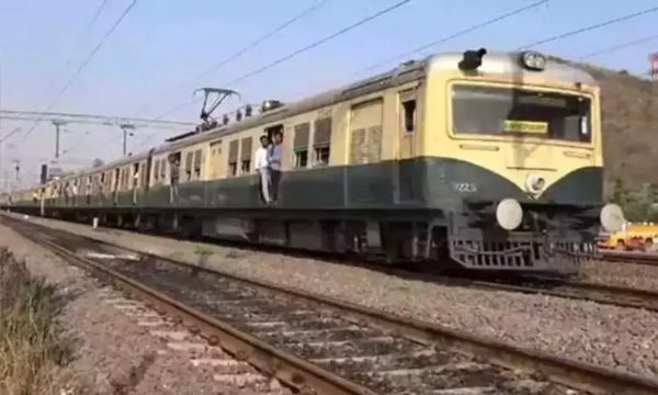 பராமரிப்பு பணி காரணமாக இன்று சென்ட்ரல்-அரக்கோணம் மின்சார ரெயில் சேவையில் மாற்றம் பராமரிப்பு பணி காரணமாக இன்று சென்ட்ரல்-அரக்கோணம் மின்சார ரெயில் சேவையில் மாற்றம்