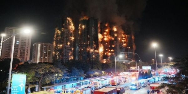 ஹாங்காங் குடியிருப்பு கட்டிடங்களில் ஏற்பட்ட தீ விபத்தில் இதுவரை 44 பேர் பலி - மீட்புப் பணிகள் தீவிரம்