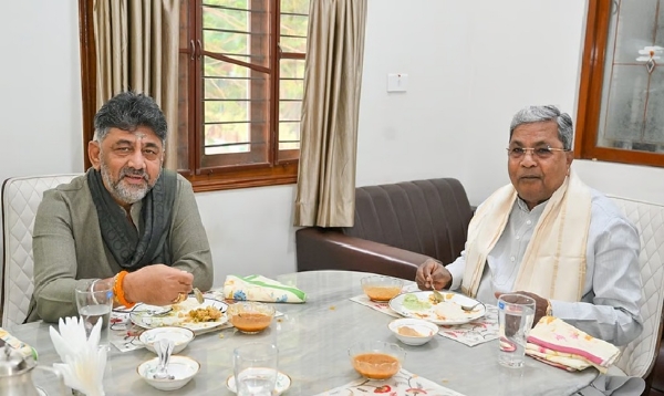 மோதலுக்கு தீர்வு - கர்நாடக முதல்வர் சித்தராமையாவுடன் துணை முதல்வர் சிவக்குமார் சந்திப்பு