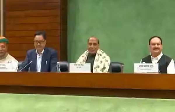 மத்திய அமைச்சர் ராஜ்நாத் சிங் தலைமையில் அனைத்துக் கட்சி கூட்டம் மத்திய அமைச்சர் ராஜ்நாத் சிங் தலைமையில் அனைத்துக் கட்சி கூட்டம்