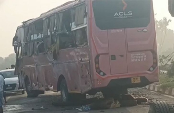 ஆம்னி பேருந்து பள்ளத்தில் கவிழ்ந்து விபத்து - ஒருவர் உயிரிழப்பு 7 பேர் படுகாயம் ஆம்னி பேருந்து பள்ளத்தில் கவிழ்ந்து விபத்து - ஒருவர் உயிரிழப்பு 7 பேர் படுகாயம்