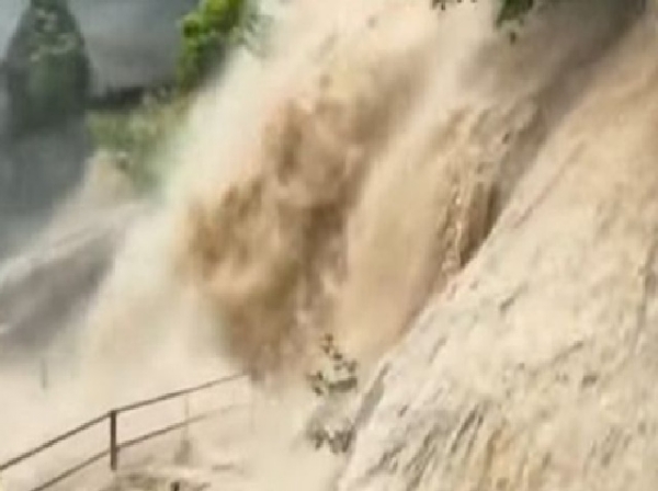 திருப்பத்தூர் ஜலகாம்பாறை நீர்வீழ்ச்சியில் குளிக்கத் தடை - வனத்துறை அறிவிப்பு திருப்பத்தூர் ஜலகாம்பாறை நீர்வீழ்ச்சியில் குளிக்கத் தடை - வனத்துறை அறிவிப்பு