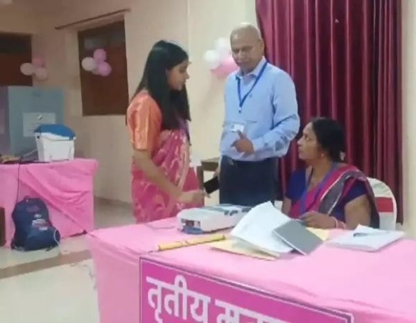 இன்று பீகார் முதல்கட்ட தேர்தல் - 121 சட்டசபை தொகுதிகளில் வாக்குப்பதிவு தொடங்கியது இன்று பீகார் முதல்கட்ட தேர்தல் - 121 சட்டசபை தொகுதிகளில் வாக்குப்பதிவு தொடங்கியது