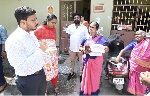 Special Voter List Revision: Door-to-door distribution of applications – Coimbatore District Collector personally visited, inspected, and gave guidance! Special Voter List Revision: Door-to-door distribution of applications – Coimbatore District Collector personally visited, inspected, and gave guidance!