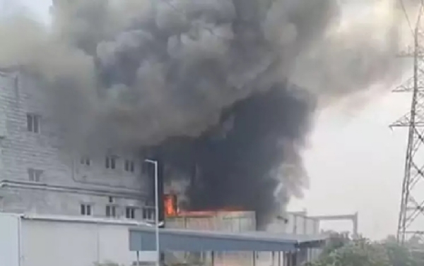 தனியார் உணவு தயாரிக்கும் கூடத்தில் பயங்கர தீ விபத்து தனியார் உணவு தயாரிக்கும் கூடத்தில் பயங்கர தீ விபத்து