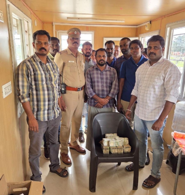 Cash amounting to ₹25.50 lakh being transported from Coimbatore to Kerala without proper documents was seized; the driver was arrested by the police and the money was handed over to the Income Tax Department. Cash amounting to ₹25.50 lakh being transported from Coimbatore to Kerala without proper documents was seized; the driver was arrested by the police and the money was handed over to the Income Tax Department.