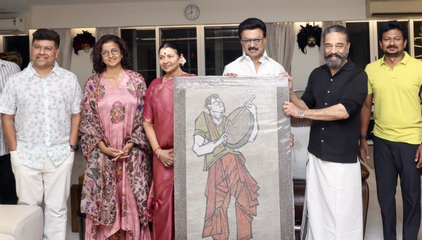 குடும்பத்துடன் நேரில் வந்து எனக்கு பிறந்தநாள் வாழ்த்து கூறிய முதலமைச்சருக்கு நன்றி - கமல்ஹாசன் எம்.பி. நெகிழ்ச்சி குடும்பத்துடன் நேரில் வந்து எனக்கு பிறந்தநாள் வாழ்த்து கூறிய முதலமைச்சருக்கு நன்றி - கமல்ஹாசன் எம்.பி. நெகிழ்ச்சி